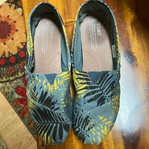 Tom’s Women’s 9 Palm Leaf Alpargatas Flats
